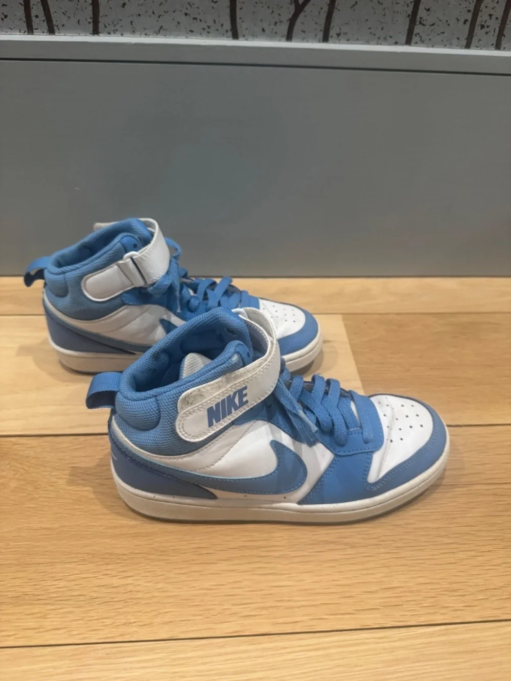 Nike Court Borough Mid 2 sneakers-Sz 4.5 youth